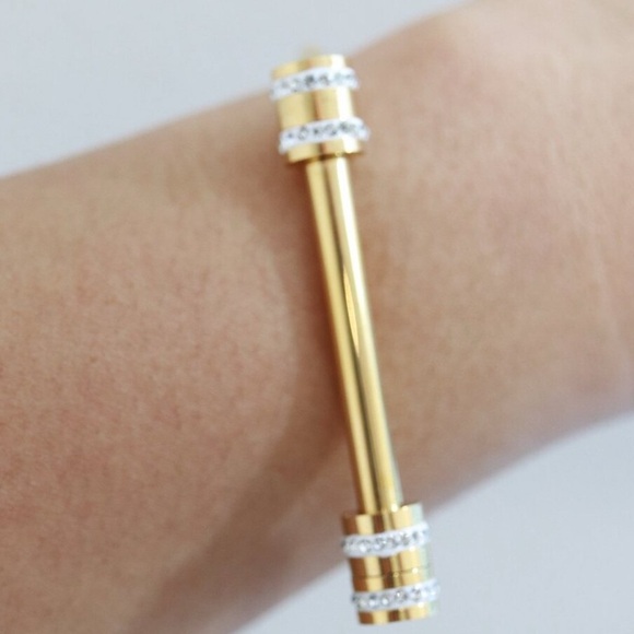 Elegant 18K Gold filled Horseshoe Bangle - Picture 3 of 4